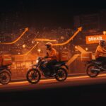 Competencia de quick commerce en India entre Walmart Flipkart, Amazon y startups como Blinkit y Zepto mostrando logística ultrarrápida y dark stores.