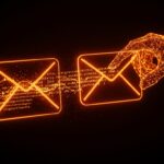 Representación visual de Gmail con Gemini IA equilibrando la automatización tecnológica con el toque humano en el cold emailing.