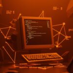 Representación conceptual de herramientas de hacking de los 90 y ciberseguridad moderna con estética naranja y negra.