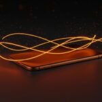 Alianza entre Light Phone y Noble Mobile promoviendo el bienestar digital y modelos de negocio anti-adicción.