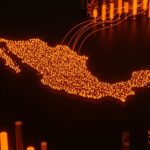 Crecimiento acelerado de Revolut en el sector Fintech de México con representaciones de usuarios y expansión digital.