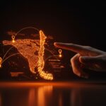Mapa holográfico de Chile con nodos digitales, representando el futuro y posible traslado de Start-Up Chile y el ecosistema emprendedor.