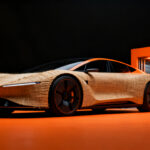 Coche eléctrico LIUX con carrocería de fibra de lino, innovación en biocomposites y movilidad sostenible española.