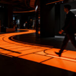Estudio sobre el sesgo locomotor humano y su impacto en el diseño de espacios retail y UX física para startups.