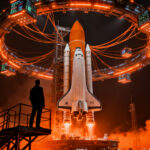 Silueta de astronauta frente a una megaestructura de Starship, simbolizando la IPO de SpaceX y el impacto del hard-tech en el mercado.