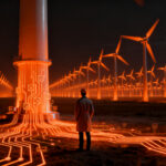 Parque eólico masivo representando la soberanía energética y la infraestructura de energías renovables en Rusia.