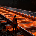 Sun-Ways genera 16 MWh con paneles solares en vías de tren