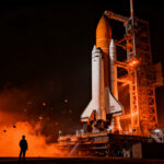Cohete europeo Ariane 6 en plataforma de lanzamiento, representando los desafíos de financiación y competitividad en la industria espacial.