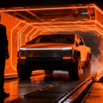 Nueva camioneta eléctrica Ford Fathom desafiando al mercado con precio competitivo y tecnología UEV avanzada.