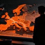 Analista observando el mercado automotriz europeo y la competencia de marcas chinas en un entorno de estrategia industrial.