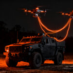 Drones con cable Te-UAS sobre vehículo ISV-U del Ejército de EEUU, simbolizando vigilancia persistente y resiliencia tecnológica.
