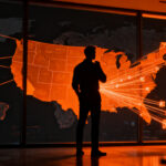 Impacto del aumento de costos en visas H-1B y la tendencia hacia la contratación de talento tech offshore.