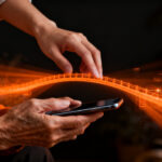 Startup española Maximiliana conecta a personas mayores con sus familias mediante tecnología adaptada y diseño enfocado en la silver economy.