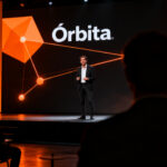 Startups de la aceleradora Órbita presentando proyectos ante fondos de venture capital en Castellón Invest para captar inversión.