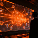 Microsoft Guardian Agents vigilando sistemas de inteligencia artificial para garantizar la ciberseguridad empresarial en startups.